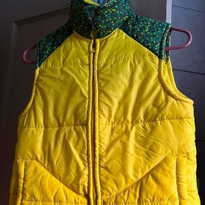 Vintage puffy coat. SZ M. 1983. Yellow w/ green fabric at shoulders
